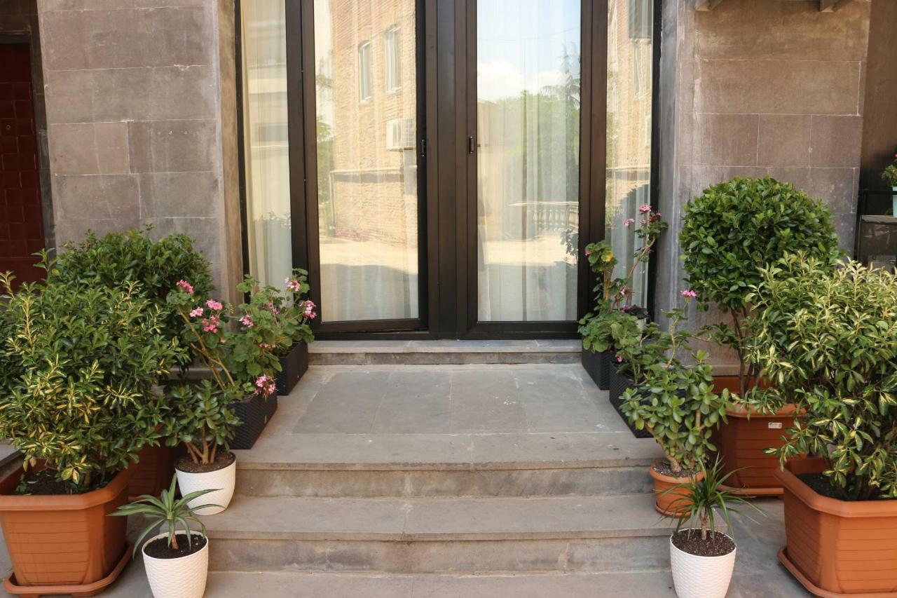 Vere Side Hotel Tbilisi Exterior photo